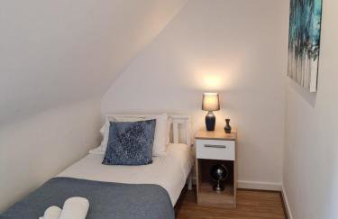 Large 4-bed house for up to 7 guests w 2x parking - Foto 44