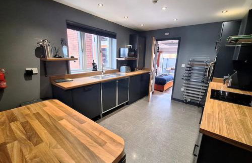 Stylish Escape With Wood-Fired Hot Tub - Foto 4