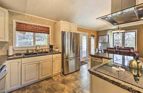 Holiday Island Home: Hot Tub & Wood Stove! - Foto 12