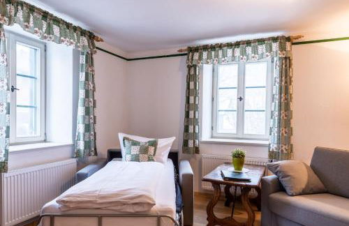 Wald Apartments bei Schlossgaststätte Hohenberg - Seeshaupt, südlicher Stanberger See, kostenfrei Parken, Ladestation für Auto und Fahrad, WLAN, Natur pur - Foto 16