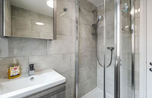 3 Bed House Near Liverpool Parking Sleeps 5 - Foto 33