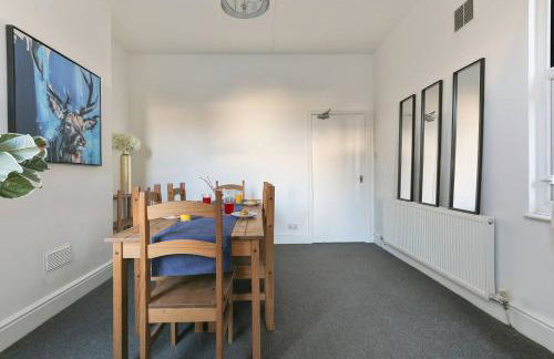 Prime Location Stylish 4-Bed House near Trent Br - Foto 20