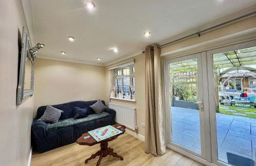 Cosy Stylish Guest House with Private Patio and Gym Gear - Foto 8