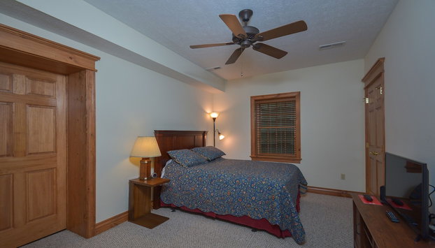 Mount Lakemore - Photo 5, Room