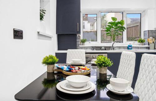 Deja Two Luxe 4BR House By AltoLuxo Short Lets & Serviced Accommodation With Free WiFi & Parking - Foto 33