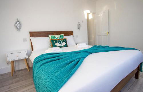 Sunny 3BR Home Near Portsmouth Park - Photo 19