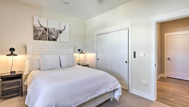 Condo w/ View - 1 Block to Main St - 4 Mi to Ski - Photo 4, Interior