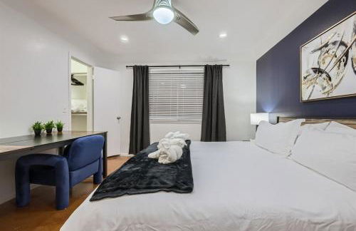 Your Walkable King Bed Getaway - Sleeps 4 - Pool Pkg - Foto 9