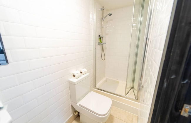 Studio Close to University of Birmingham - Photo 9