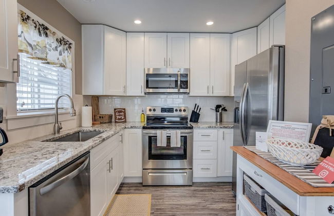 The Olympic Guest House 2 Bdrm Modern Perfection - Photo 13