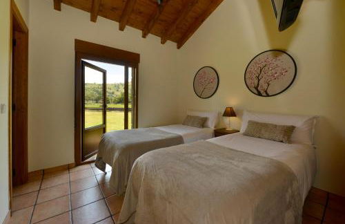 Piscina climatizada y cubierta 365 dias en Casa Rural con Encanto El Puentuco una de las casas mas valoradas de Cantabria - Foto 25