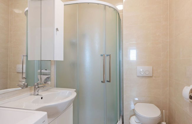 Simplistic Apartment in Neviđane near Sea - Foto 16