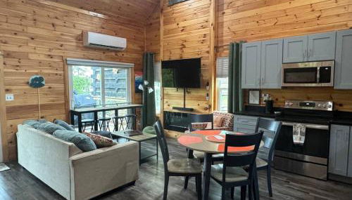 Hemlocks Over Muir in Rogers KY - Hot Tub & WiFi - Photo 4