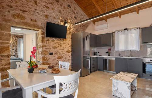 To Petrino Stone Mountain Retreat with Private Pool - Photo 4