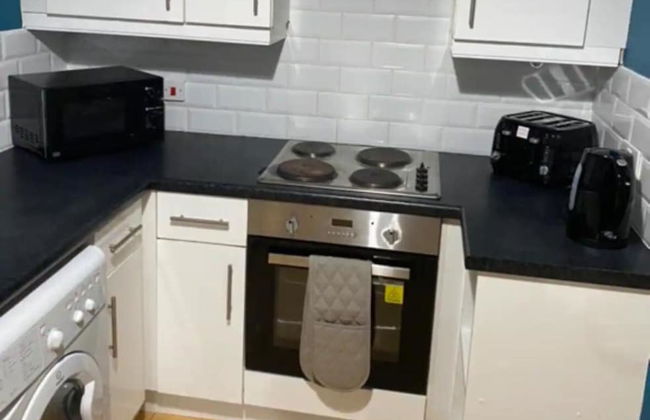 Beautiful 2-bed Apartment in Leeds - Photo 3