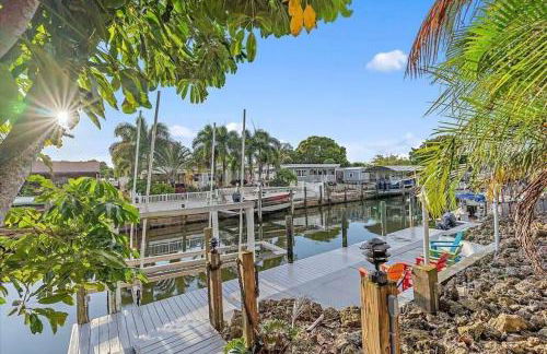 CANAL FRONT! Bring or rent a boat, near AMI/IMG. - Foto 31