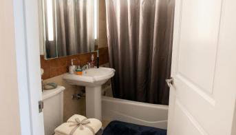 Midtown Manhattan Luxury 1BR with Skyline Lifestyle - Foto 3, Shower