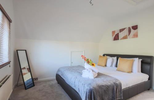 Idyllic Home in Picturesque Village of Wraysbury - Pass the Keys - Foto 16