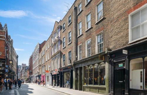 Bright Carnaby Soho 1BR Apartment with AC - Photo 20