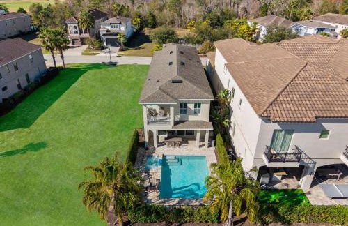 Epic Playhouse Getaway - Castle & Superhero Bunks Theater Private Pool No Rear Neighbors - Foto 49