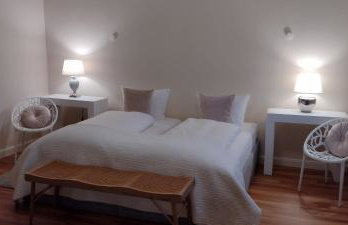 BALTHAZAR IPHOFEN, ohne Frühstück, nähe MARKTPLATZ, KNAUF GIPS KG und ConneKT, Weingut Wirsching, TV mirroring 55" Zoll, Wifi, mit Garten & Terrassen - Foto 1