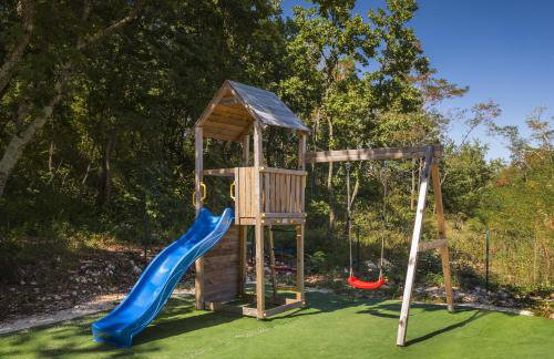 Villa Ox in Central Istria for 14 persons with 56 m2 heated pool, kids playground & large garden - Foto 5