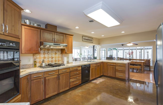 Grand Dream Vacation Home in Nashville 7+ beds! - Photo 15