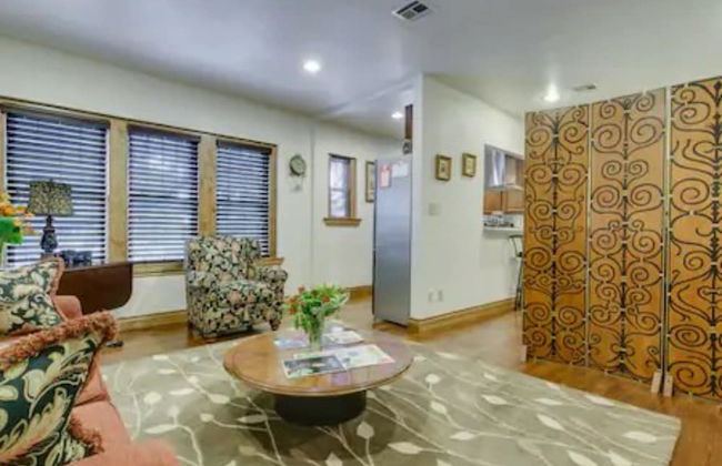 Evie's apartment - Photo 43