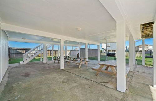 Stunning beach house with ocean views and large deck, just steps from the beach - Foto 20