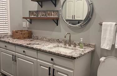 Eagle Lake Paradise! Close to ND! Sunset! Hot Tub! - Foto 69