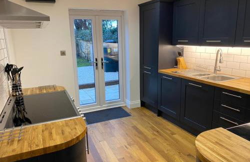 The Old Bank Beautiful Cotswold House with Huge Garden - Photo 10