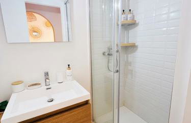 Studio rénové climatisé tout confort - Lit Queen size - emplacement idéal près des plages - Foto 6