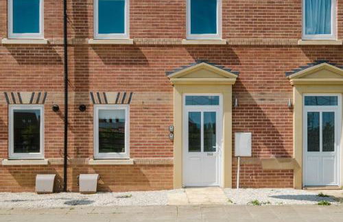 Modern and Comfortable Home away from Home - Photo 61