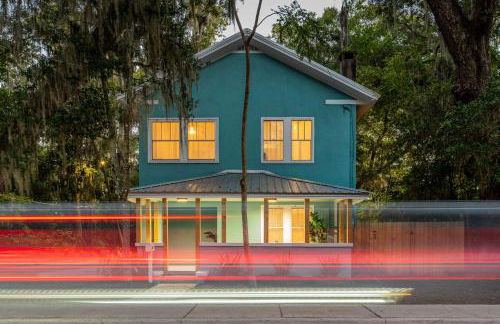 Sanctuary on 3rd - Walk to UF , Parking , Grill - Photo 79