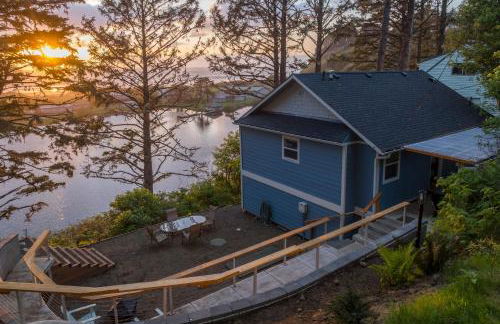 Walk to Winema Road Beach Home with Hot Tub! - Foto 26