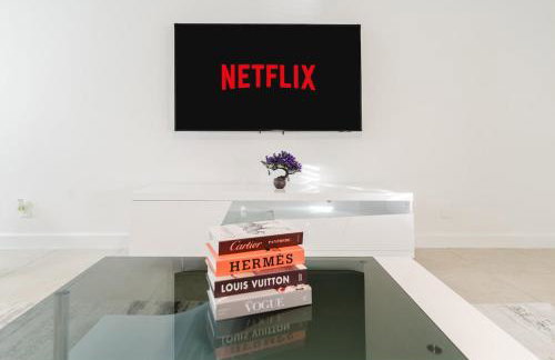 Luxury Waterfront Boca with Pool, Hot Tub and Boat Views - Photo 7