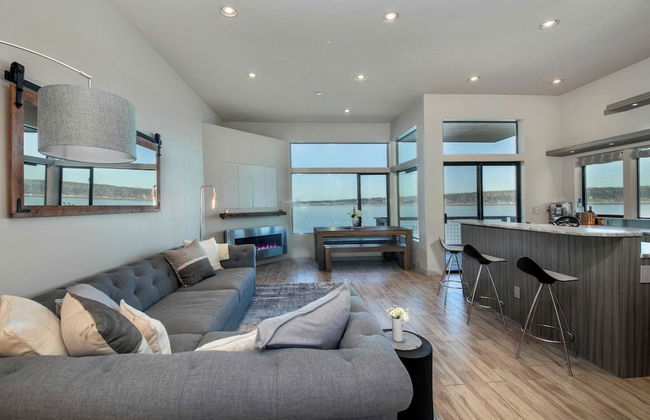 Langley Waterfront Condo by Avantstay A+ Views - Photo 5