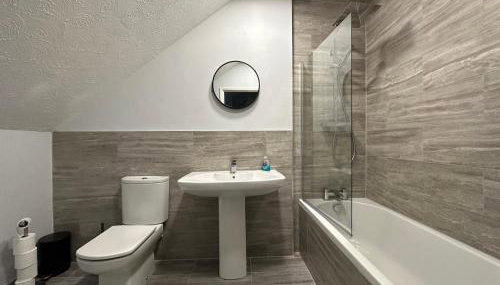 Cosy, 2 Bedroom Cottage in Guisborough Town Centre - Foto 2, towels, Shower