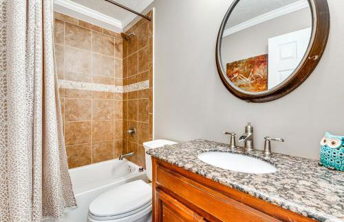 Game Room and Peaceful Deck Dacula Family Home - Foto 21