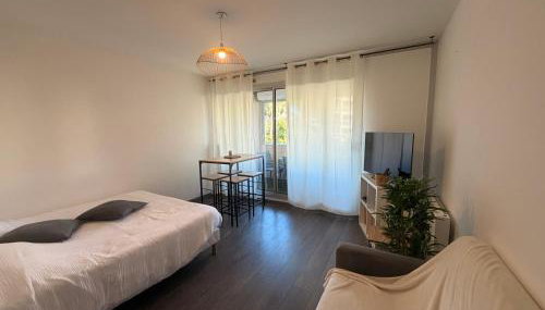 Studio terrasse au Port dHyères, Piscine, parking - Foto 2