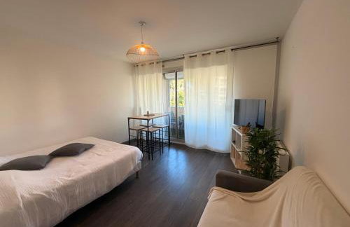 Studio terrasse au Port dHyères, Piscine, parking - Foto 2