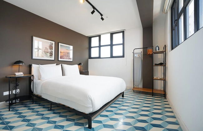 w Modern 1BR in Santa Ana - Photo 3