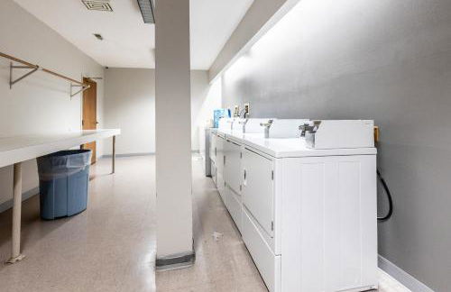 Boutique 1BR Condo - Walk to Memorial Stadium - Historic Hayward Place - Foto 47