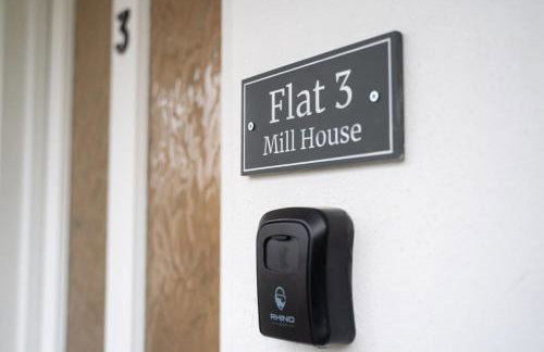 Ye Old Mill - Stylish cosy retreat with parking - Photo 14