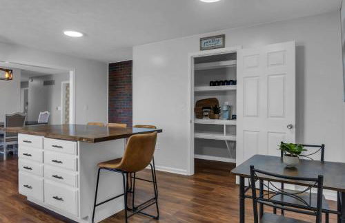 Lake Barkley Retreat - Newly Renovated - 5 BR - Foto 15