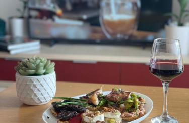 Traveler's Beach Apartment with sea view, free coffee & parking - Photo 24