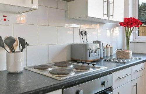 Prime Location Stylish 4-Bed House near Trent Br - Foto 27