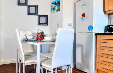 Contractor-Friendly 2BR Gem Wi-Fi Free Parking - Foto 10