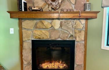 Laurelwood Luxury Cabin Hot Tub - Photo 11