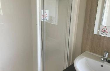 Delightful two bedroom caravan on Par Beach. - Foto 11